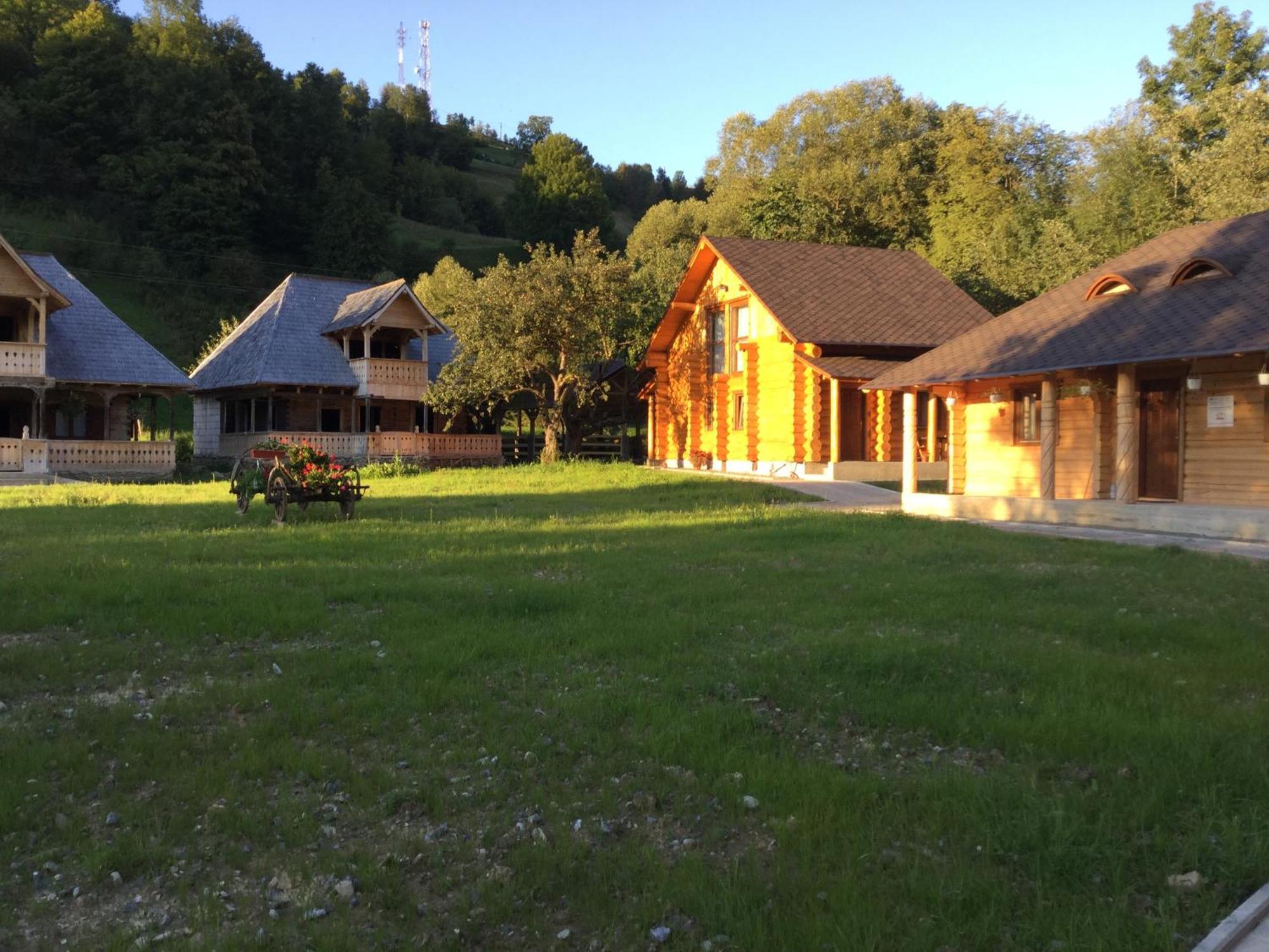 Casutele Din Moisei Exterior foto