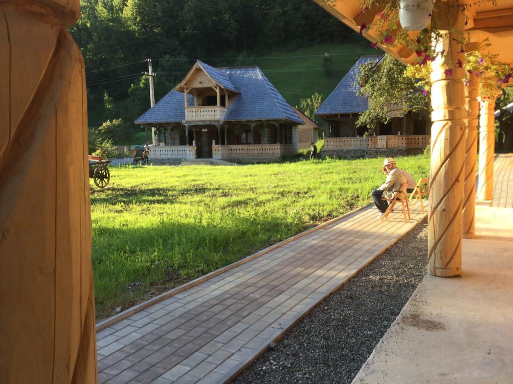 Casutele Din Moisei Exterior foto