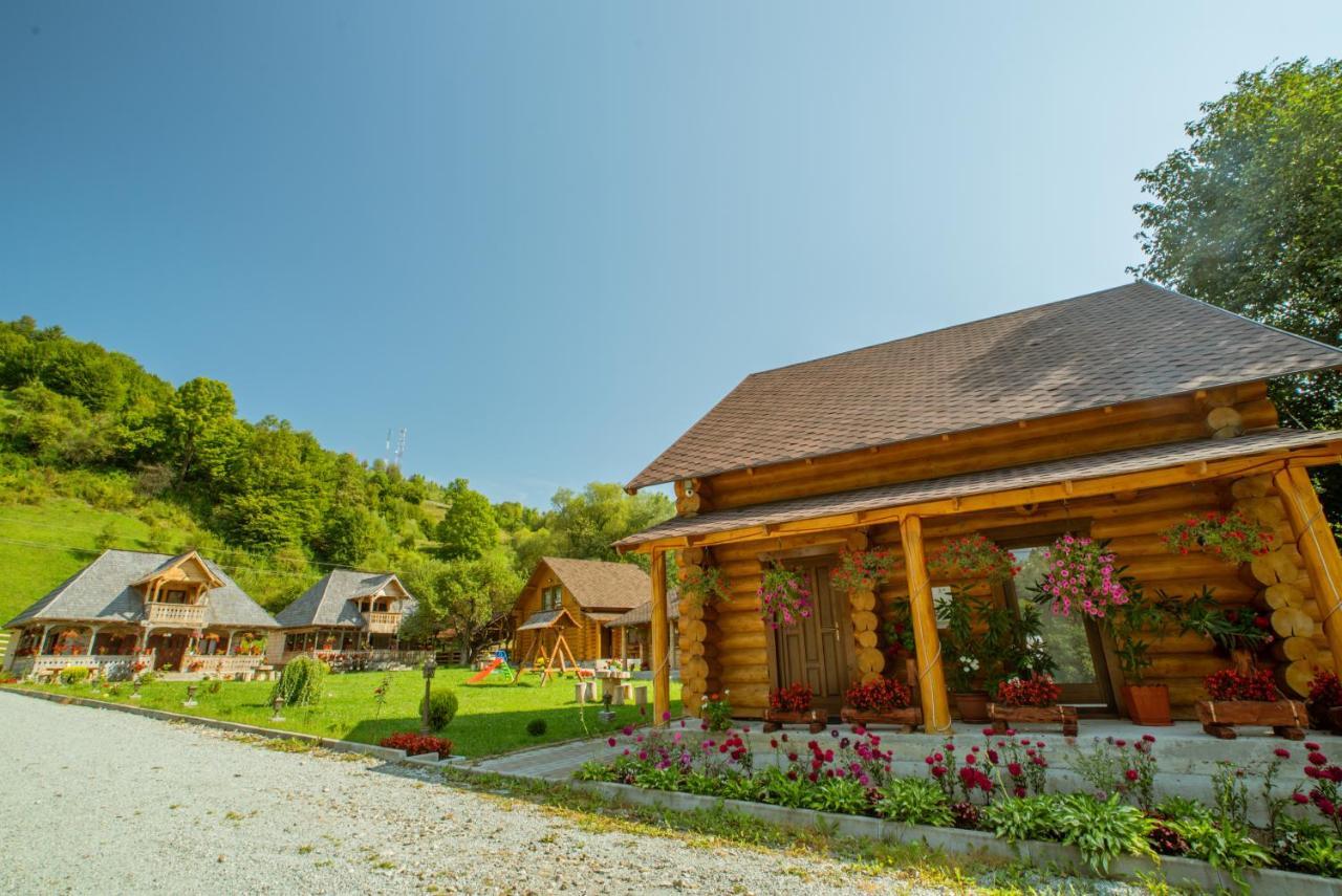 Casutele Din Moisei Exterior foto