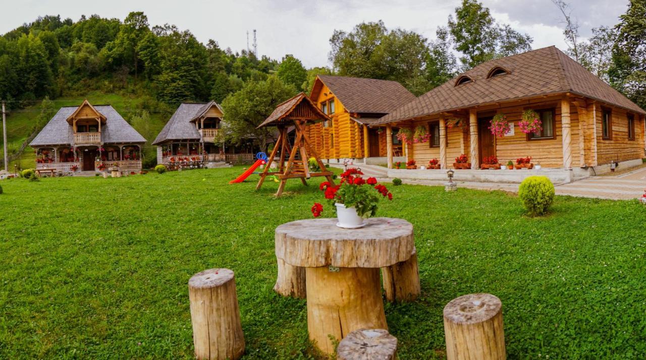 Casutele Din Moisei Exterior foto