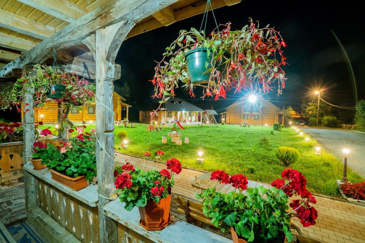 Casutele Din Moisei Exterior foto